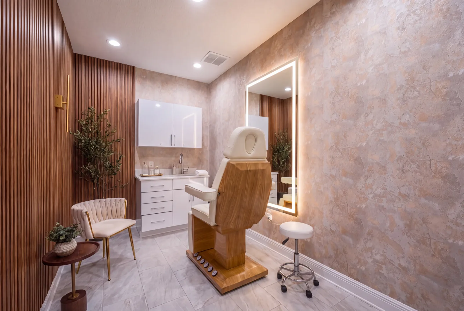 Private hair transplant procedure suite at our Tampa clinic
